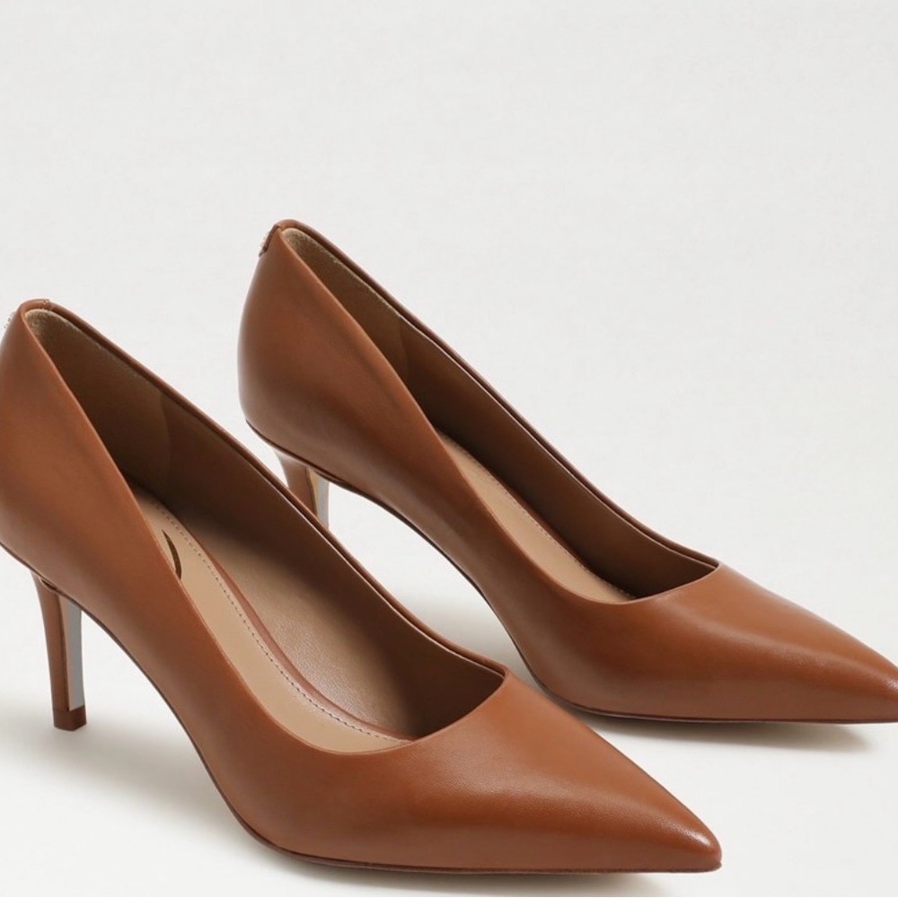 Sam Edelman Vienna Kitten Pump in tan